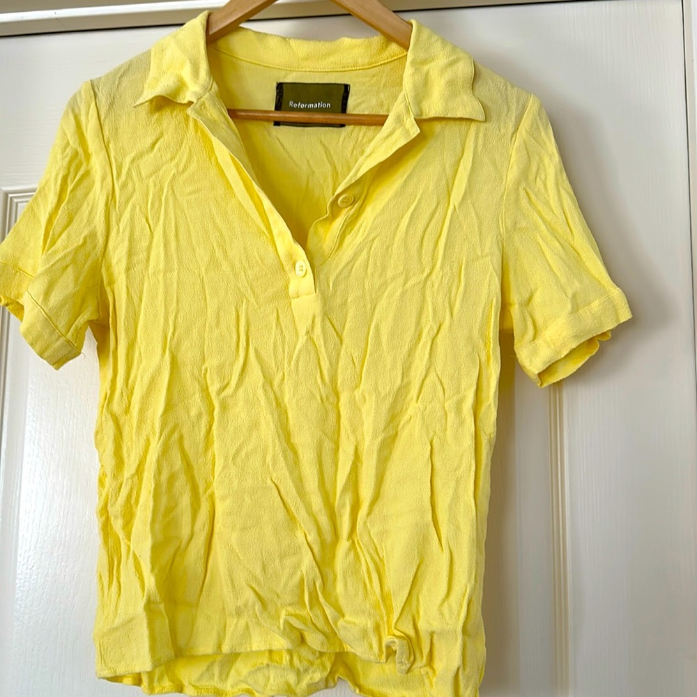 Reformation women’s yellow 1/4 button front short sleeve shirt size M